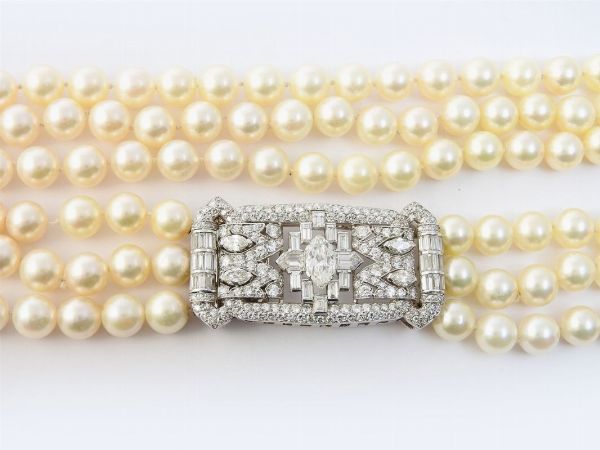 Collana a tre fili di perle coltivate Akoya con fermezza in oro bianco e diamanti  - Asta Gioielli - II - Associazione Nazionale - Case d'Asta italiane