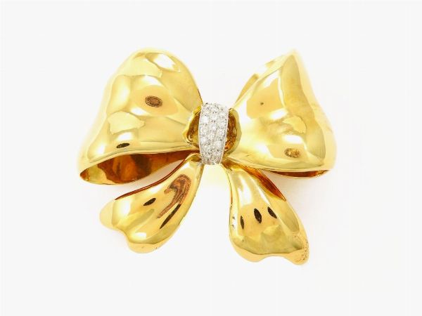 Spilla in oro giallo con diamanti  - Asta Gioielli - II - Associazione Nazionale - Case d'Asta italiane