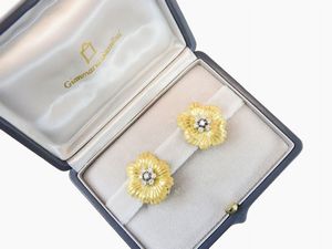 Orecchini Buccellati in oro giallo satinato e diamanti  - Asta Gioielli - II - Associazione Nazionale - Case d'Asta italiane