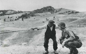 Capa Robert : Campagna italiana, Sicilia, 1943  - Asta Fotografia - Associazione Nazionale - Case d'Asta italiane