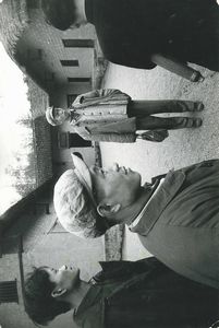 Riboud Marc : Paysans visitant maison natale de Mao  Shao Shan, 1965  - Asta Fotografia - Associazione Nazionale - Case d'Asta italiane