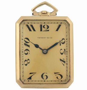 TIFFANY - TIFFANY & Co. Orologio da taschino, in oro giallo 18K, di forma rettangolare, stile Art Dec. Realizzato nel 1920 circa