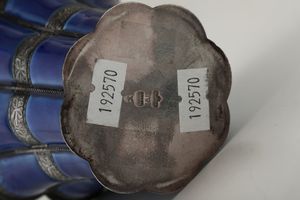 Vaso in argento e smalto blu, XX secolo  - Asta Argenti da Collezione | XX secolo - Associazione Nazionale - Case d'Asta italiane
