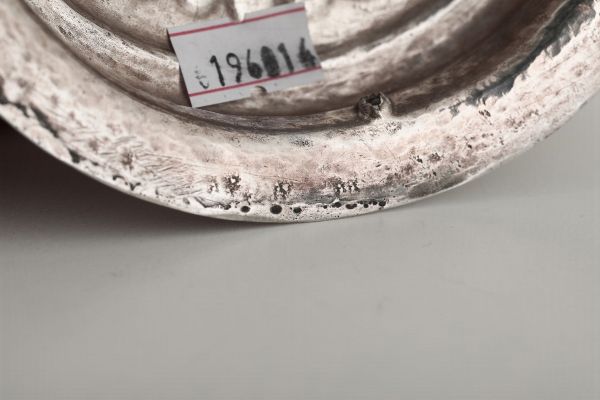 Coppia di candelieri in argento sbalzato e cesellato, Genova, bollo della Torretta per l'anno 1802  - Asta Argenti da Collezione - Associazione Nazionale - Case d'Asta italiane