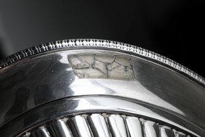 Coppia di zuccheriere in argento fuso, sbalzato e cesellato, Londra, 1817, argentiere Stephen Adams Junior  - Asta Argenti da Collezione - Associazione Nazionale - Case d'Asta italiane
