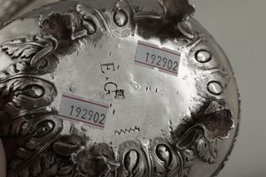 Zuccheriera in argento fuso, sbalzato, cesellato e inciso Genova, bollo della Torretta per lanno (1)787  - Asta Argenti da Collezione - Associazione Nazionale - Case d'Asta italiane