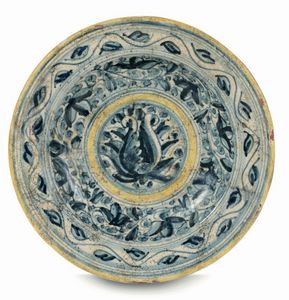 Piatto Acquapendente, seconda met del XVI secolo  - Asta Maioliche e Porcellane - Associazione Nazionale - Case d'Asta italiane