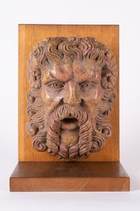 MANIFATTURA ITALIANA - Scultura in travertino raffigurante testa di satiro, in origine probabilmente parte di una fontana.