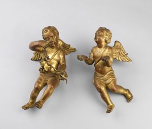 MANIFATTURA ITALIANA DEL XVII SECOLO - Coppia di angeli in bronzo dorato.