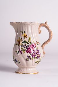 GALLE' EMILE (1846 - 1904) - Vaso versatoio in ceramica con manico applicato a corpo torsad, decoro floreale policromo con insetti, bordi ad oro.