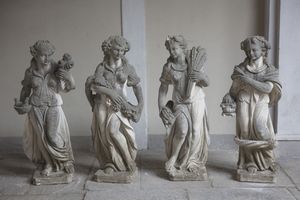 MANIFATTURA ITALIANA - Quattro sculture in pietra di Vicenza raffiguranti le quattro stagioni.