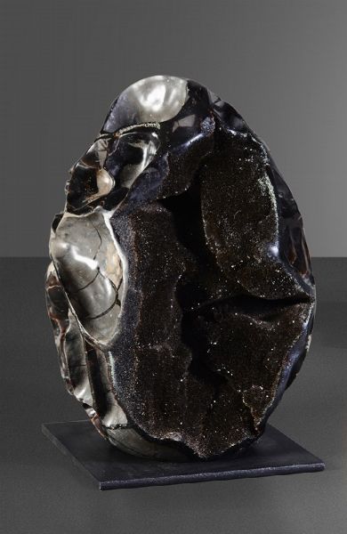Geode cavo di septaria nera, in forma di uovo  - Asta Mirabilia - Associazione Nazionale - Case d'Asta italiane