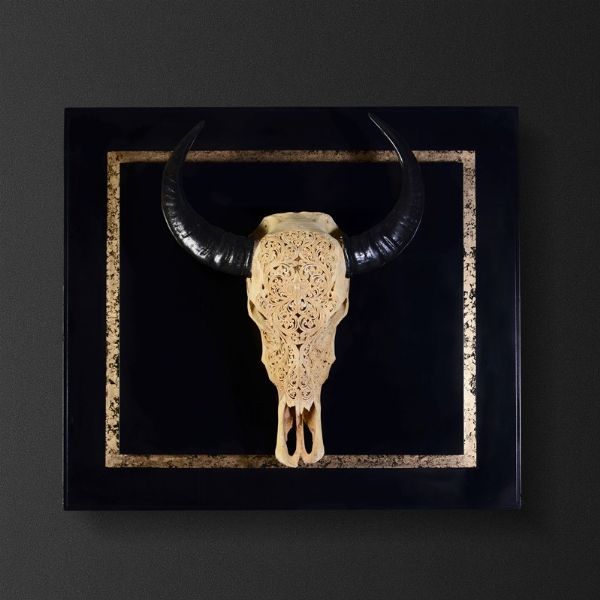 Cranio di bufalo indiano su quadro  - Asta Mirabilia - Associazione Nazionale - Case d'Asta italiane