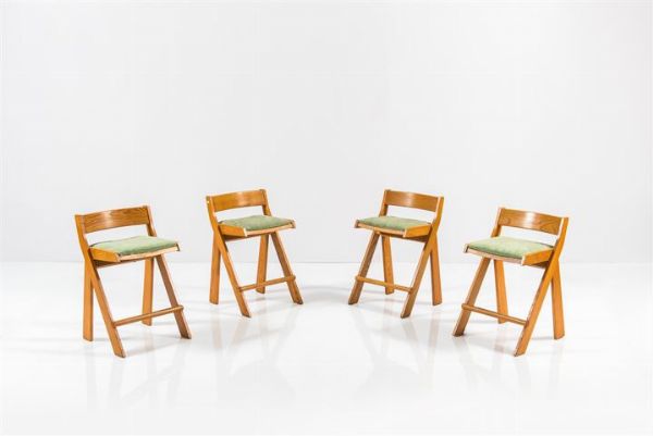STILWOOD : Quattro sgabelli in legno chiaro  sedute imbottite rivestite in tessuto. Anni '60 cm 77x48 5x35  - Asta Design - Associazione Nazionale - Case d'Asta italiane