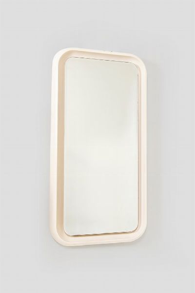 PRODUZIONE ITALIANA : Specchio retroilluminato con cornice in legno laccato. Anni '60 cm 148x77  - Asta Design - Associazione Nazionale - Case d'Asta italiane