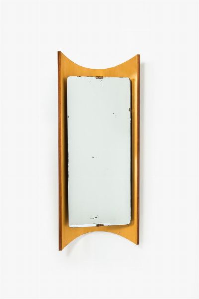 PRODUZIONE ITALIANA : Specchio retroilluminato con struttura in legno di teak. Anni '50 cm 137x59x16  - Asta Design - Associazione Nazionale - Case d'Asta italiane