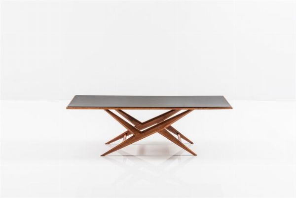 PRODUZIONE ITALIANA : Tavolino in legno di noce  piano in vetro. Anni '50 cm 44x132x42  - Asta Design - Associazione Nazionale - Case d'Asta italiane