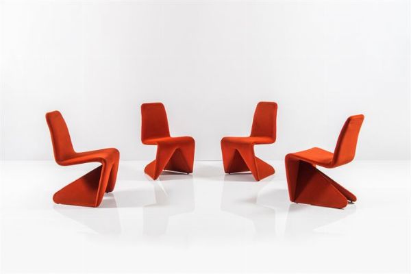 PRODUZIONE ITALIANA : Quattro sedie con struttura in legno  imbottitura rivestita in tessuto. Anni '50 cm 88x55x50  - Asta Design - Associazione Nazionale - Case d'Asta italiane