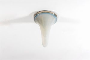 NASON CARLO - Lampada a plafone in vetro soffiato iridescente  montatura in ottone nichelato. Prod. Mazzega fine anni '60 h  [..]