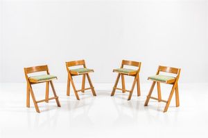STILWOOD - Quattro sgabelli in legno chiaro  sedute imbottite rivestite in tessuto. Anni '60 cm 77x48 5x35