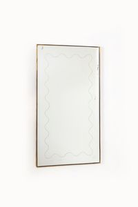 PRODUZIONE ITALIANA - Specchio con bordo in ottone  vetro specchiato decorato alla mola. Anni '50 cm 112x60
