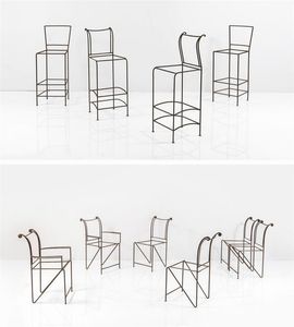 PRODUZIONE ITALIANA - Dodici sedie  sei poltroncine impilabili e quattro sgabelli in ferro battuto Anni '50 sedie cm 90x46x65 poltroncine  [..]