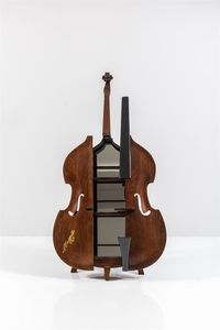 MAZZETTI - Mobile bar in legno di noce a forma di violoncello  interno in vetro specchiato.  Firmato  Anni '60 cm 166x71x [..]