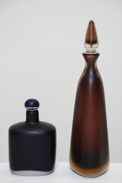 VENINI PAOLO (1895 - 1959) : Coppia di bottiglie con tappo  - Asta 265 VETRI (ONLINE) - Associazione Nazionale - Case d'Asta italiane