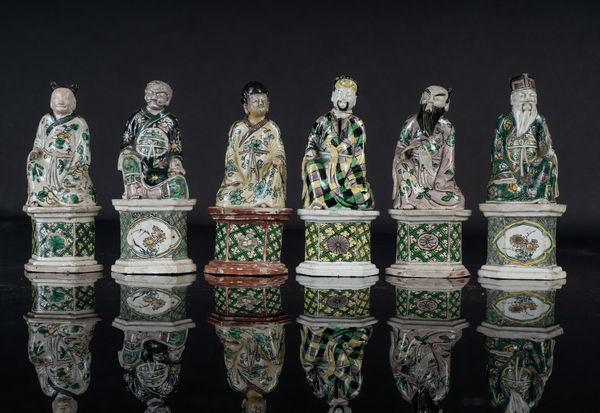 Arte Cinese : 'Gruppo di sei figure in porcellana famiglia verde Cina, periodo Kangxi, XVII-XVIII secolo '  - Asta ASTA 268 - ARTE ORIENTALE - Associazione Nazionale - Case d'Asta italiane