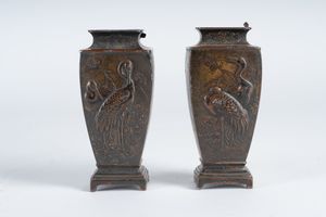 ARTE GIAPPONESE - 'Coppia di vasi cloisonn con gruGiappone, tardo XIX secolo '