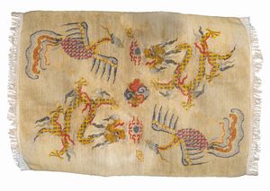 Arte Cinese - 'Tappeto raffigurante dragoni e feniciCina, inizi XX secolo '