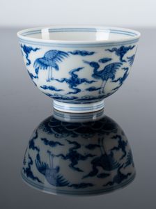 Arte Cinese - 'Coppa bianco blu dipinta con aironi tra nuvole Cina, XX secolo '