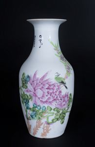 Arte Cinese - 'Vaso in porcellana dipinto con peonia ed iscrizioni Cina, XX secolo '