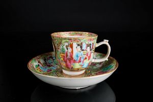 Arte Cinese - 'Lotto composto da tazza e piattino in porcellana CantonCina, dinastia Qing, XIX secolo '