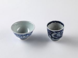 Arte Cinese - 'Due tazzine popolari in porcellana bianca e blu Cina, XIX secolo '