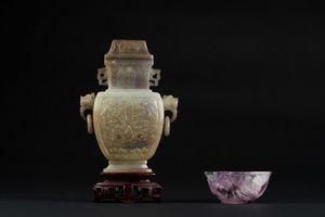 Arte Cinese - 'Lotto composto da una tazza in fluorite e vasetto in giadaCina'