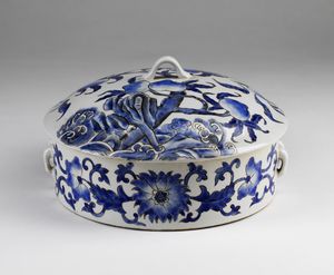 Arte Cinese - 'Scatola in porcellana bianco e blu dipinta con pesche Cina, XX secolo '