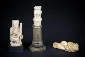 Arte Indiana - 'Lotto composto da tre pezzi in avorio Varia Provenienza, fine XIX secolo '