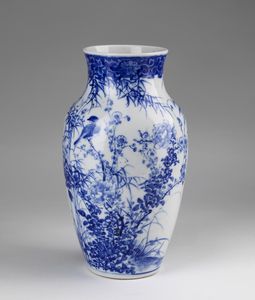 ARTE GIAPPONESE - 'Vaso in porcellana bianca e bluGiappone, XIX secolo  '