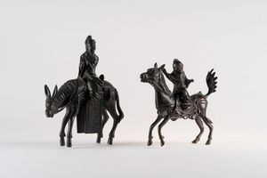 Arte Cinese - 'Due fusioni in bronzo a patina scura raffiguranti personaggi a cavalloCina, dinastia Qing, XIX secolo '