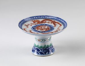 Arte Cinese - 'Alzatina in porcellana dipinta con dragoni Cina, XIX secolo '