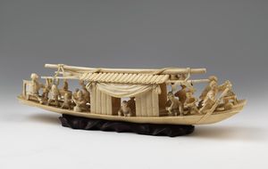 ARTE GIAPPONESE - 'Intaglio in avorio raffigurante una barca con personaggi Giappone, inizio XX secolo '
