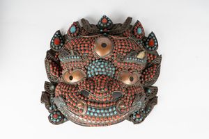 Arte Himalayana - 'Maschera incrostata in corallo e turcheseTibet, XX secolo '