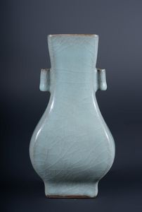Arte Cinese - 'Vaso a freccia con invetriatura celadon Cina, periodo Repubblica, inizio XX secolo '