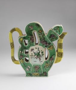 Arte Cinese - 'Teiera shou in porcellana smaltataCina, inizio XX secolo '