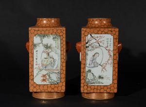 Arte Cinese - 'Coppia di vasi squadrati con fondo color salmone dorato Cina, XX secolo '