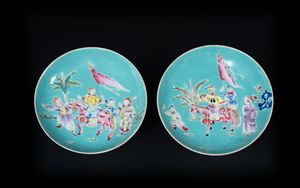 Arte Cinese - Coppia di piatti in porcellana su sfondo turchese