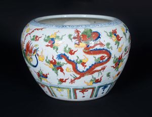 Arte Cinese - 'Vaso wucai in ceramica dipinto con drago e fenice Cina, forse dinastia Ming, periodo Wanli '
