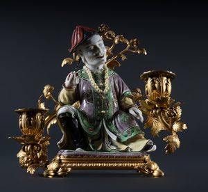Arte Cinese - 'Figura  di dignitario in porcellana famiglia verde entro montatura francese ottocentesca Cina, dinastia Qing, periodo Kangxi (1662-1722)'