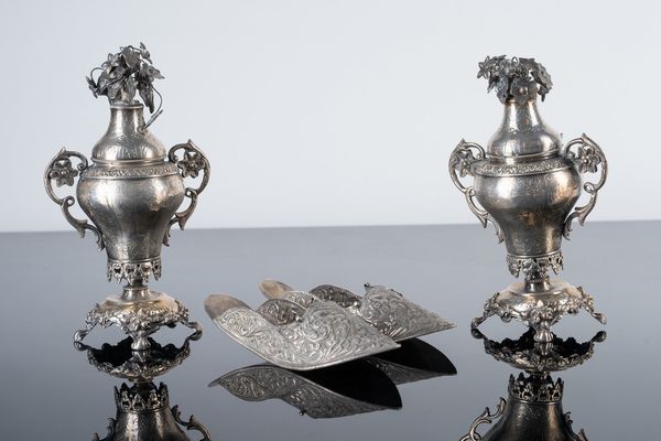 Arte Islamica : 'Quattro oggetti in argento Turchia Ottomana, XIX secolo '  - Asta ASTA 269 - ARTE ISLAMICA - Associazione Nazionale - Case d'Asta italiane